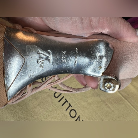 ❌❌❌SOLD❌❌❌Authentic Louis Vuitton Strappy heels - Picture 12 of 16